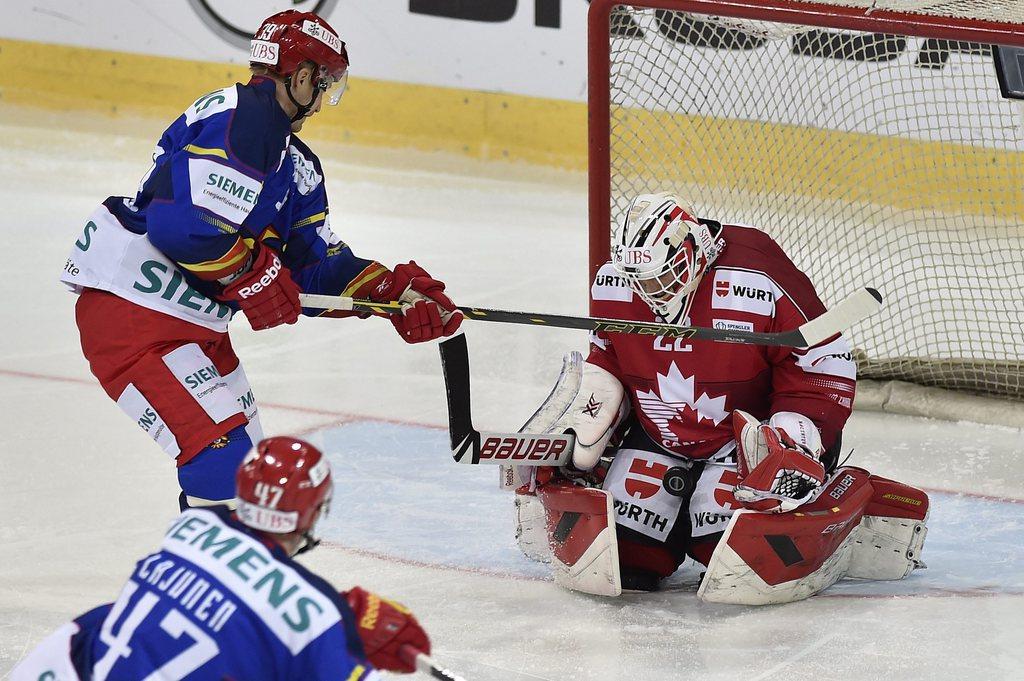 Kapanen et Cie avaient pourtant mené la vie dure au gardien Macintyre en début de match. [KEYSTONE - Peter Schneider]