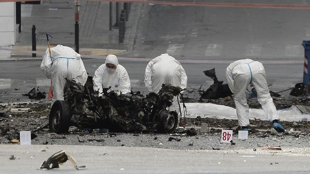 La voiture a explosé devant le siège de la Banque de Grèce. [Louisa Gouliamaki]