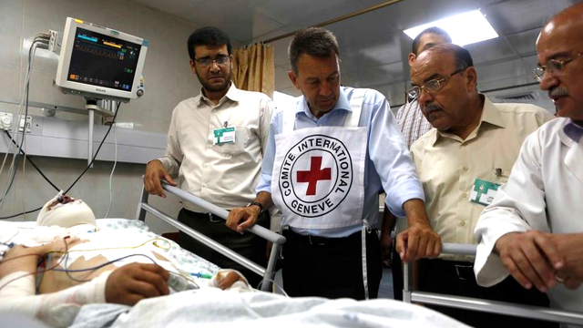 Peter Maurer en visite mercredi dans un hôpital de Gaza. [twitter.com/PMaurerICRC]