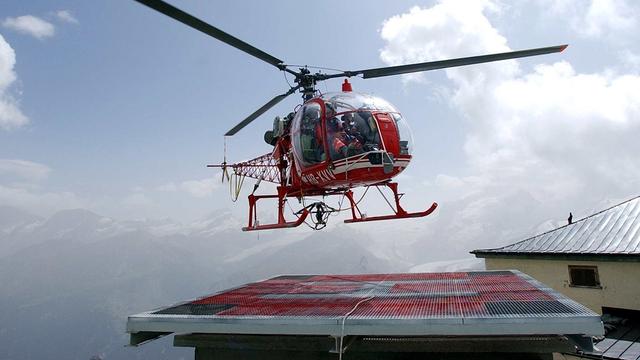 Un hélicoptère d'Air Zermatt. [Olivier maire]