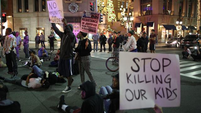 Manifestation à Los Angeles après l'acquittement du policier qui a tiré sur Michael Brown, le 24 novembre 2014. [Getty Images / AFP - David McNew]