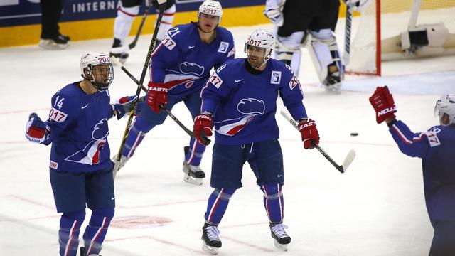 Les Français peuvent bien se congratuler après ce magnifique succès. [Sergei Grits]