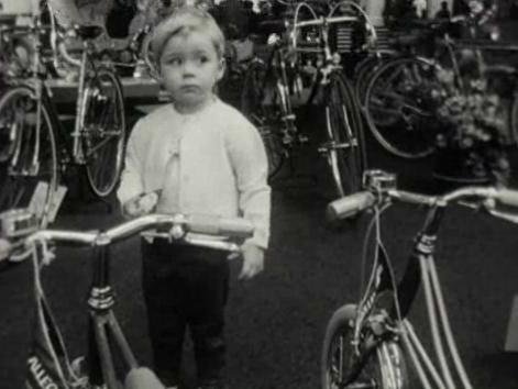 des vélos au salon - Carrefour, 20 mars 1963.