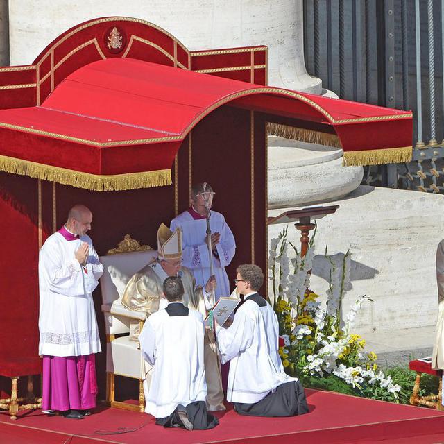 François a célébré la messe dimanche sur la place Saint-Pierre. [EPA/Maurizio Brambatti]