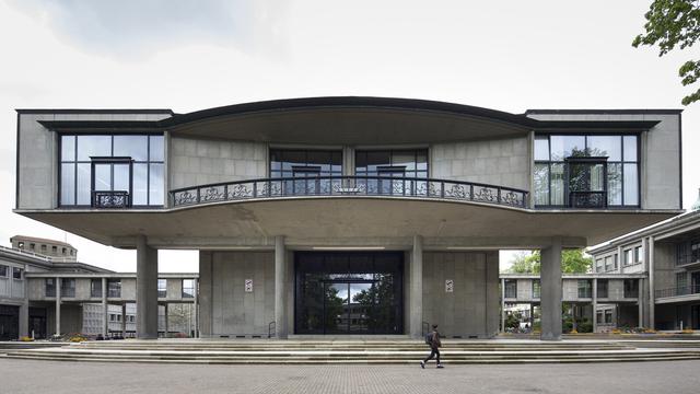 L'Université de Fribourg et notamment les bureaux du rectorat, ce 30 avril 2014. [GAETAN BALLY]