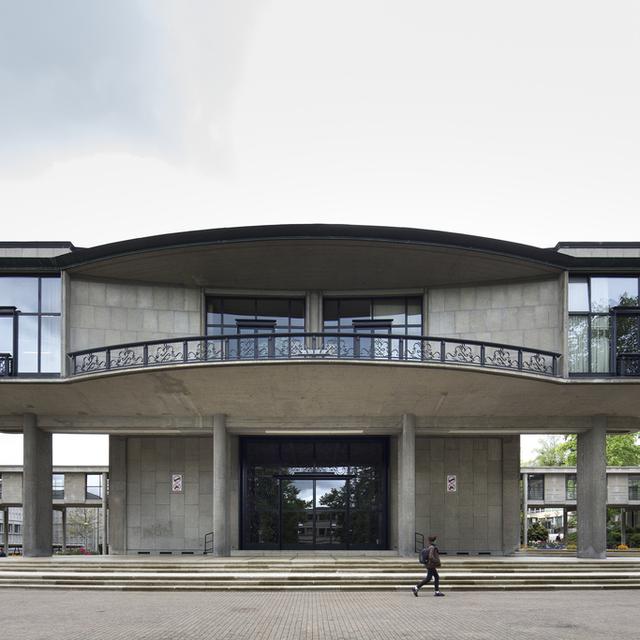 L'Université de Fribourg et notamment les bureaux du rectorat, ce 30 avril 2014. [GAETAN BALLY]