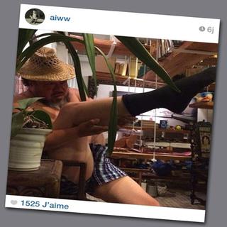 La photo du "Leg Gun" publiée sur le compte Instagram d'Ai Weiwei. [Instagram - Ai Weiwei]