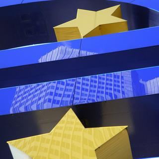 Le logo avec le reflet de la Banque centrale européenne au siège de Francfort. [EPA - Mauritz Antin]