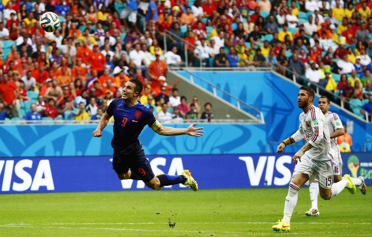 Van Persie, "The flying dutchman", a illuminé la soirée. [REUTERS - Michael Dalder]