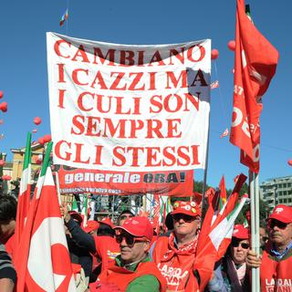 A l'appel du grand syndicat italien, des dizaines de milliers de personnes ont manifesté contre le projet de réforme des lois régissant le marché du travail. [RIA Novosti/AFP]