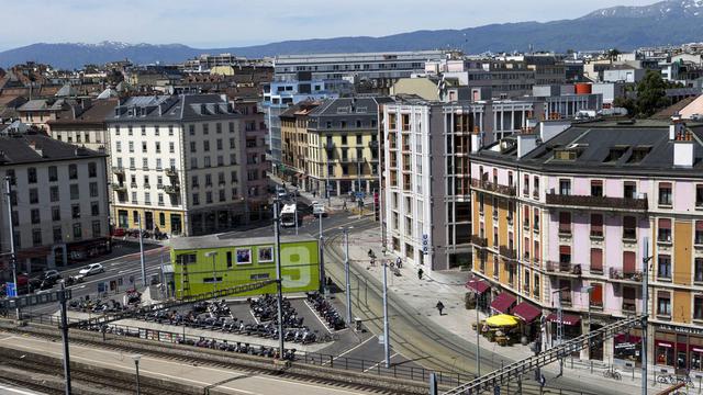 A l'instar de Genève, près de la moitié des logements des grandes villes de Suisse sont  occupés par une seule personne. [Keystone - Salvatore Di Nolfi]