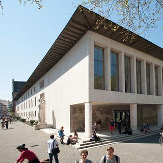 Le bâtiment central de l'Université de Bâle en été 2013. [Universität Basel - Christian Flierl]
