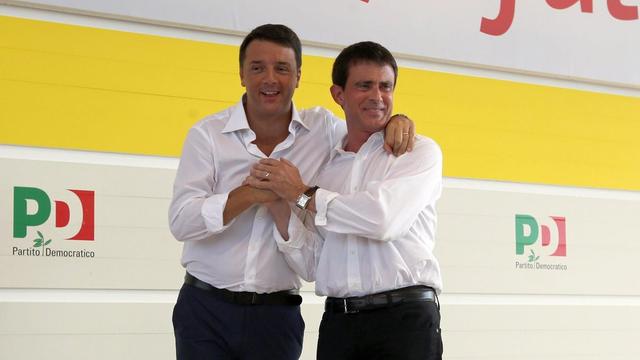 Matteo Renzi (gauche) et Manuel Valls. [EPA/Giorgio Benvenuti]