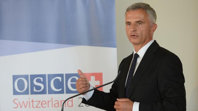 Didier Burkhalter lors d'une conférence de presse pour l'OSCE en 2014 à Prague. [AFP - Michal Cizek]