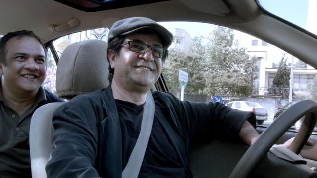 Jafar Panahi est devenu acteur-chauffeur-réalisateur pour "Taxi Téhéran". [Jafar Panahi Film Productions]