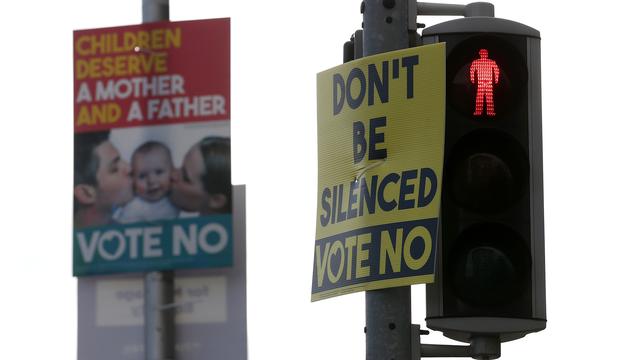 Affiche contre le mariage pour tous en Irlande. [Reuters - Cathal McNaughton]