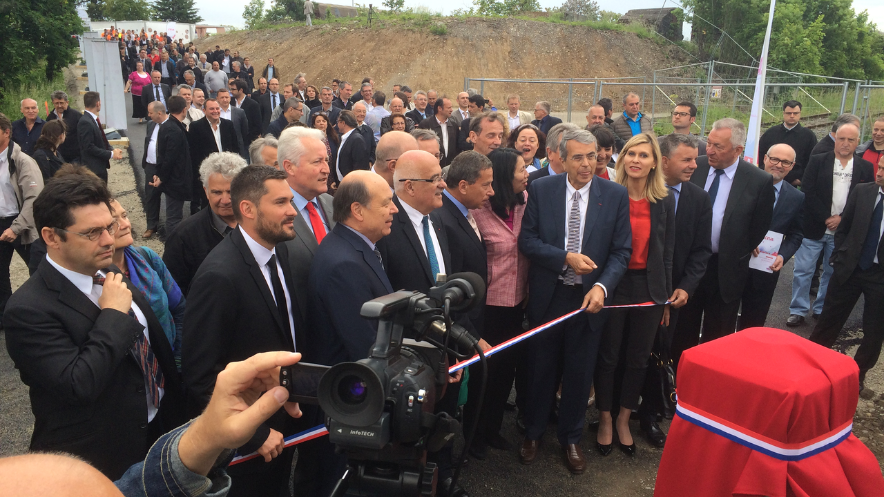 Les officiels de Haute-Savoie étaient nombreux à l'inauguration du chantier du CEVA côté français. [RTS - Jordan Davis]