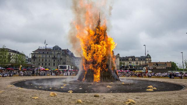 Le Böögg sur la place du Sechselaeuten, en avril 2014. [Keystone - Patrick B. Kraemer]