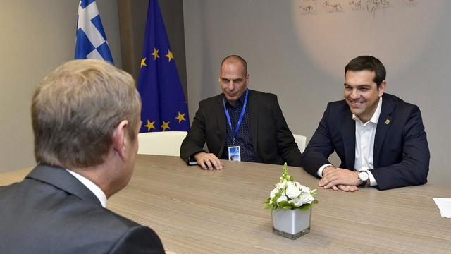 Alexis Tsipras et Yanis Varoufakis poursuivent leurs navettes entre Athènes et Bruxelles. [EPA/Keystone - Eric Vidal/Pool]