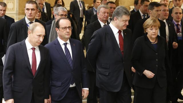 Le président russe Vladimir Poutine (gauche) et ses homologues français, François Hollande, ukrainien, Petro Poroshenko, et allemand, Angela Merkel. [Reuters - Vasily Fedosenko]