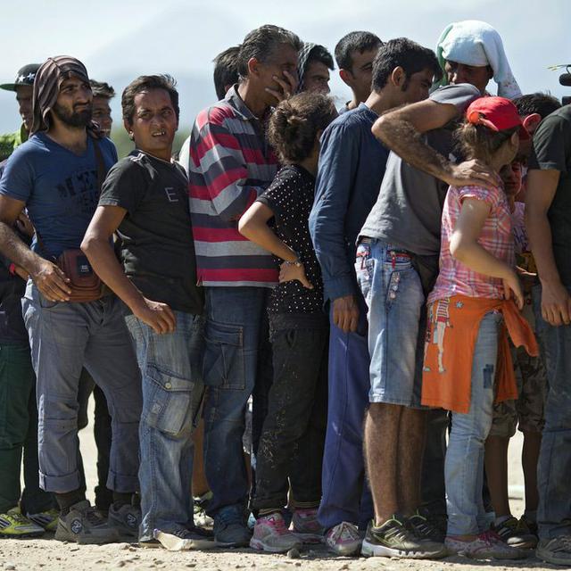 Des migrants à la frontière entre la Grèce et la Macédoine. [Keystone - Valdrin Xhemaj]