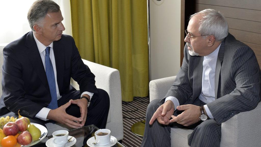 Didier Burkhalter en compagnie du ministre des Affaires étrangères iranien Mohammad-Javad Zarif.