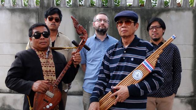The Paradise Bangkok Molam International Band, programmé au Village du Monde lors du Paléo 2015. [Paléo Festival / 2015]