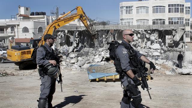 Une maison palestinienne est détruite fin janvier 2015 sur ordre de la municipalité de Jérusalem. [Ahmad Gharabli]