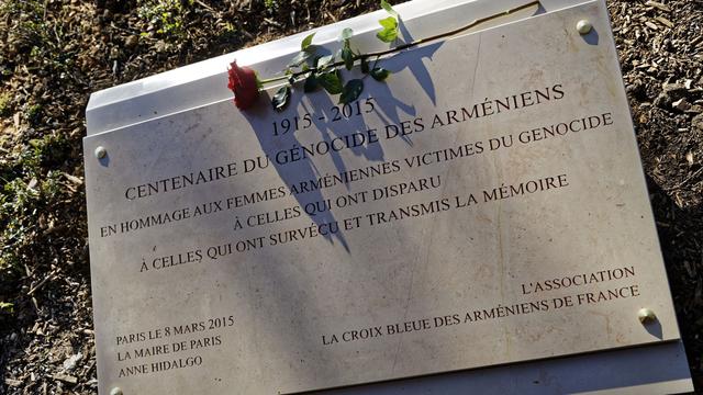 Plaque commémorative du génocide arménien, inaugurée à Paris le 8 mars 2015. [Citizenside / AFP - Bernard Ménigault]