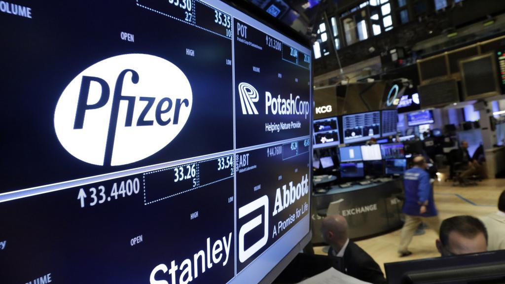 A la Bourse de New York, le 29 octobre 2015. Allergan venait d'effectuer  un bond de 8% après l'annonce de la tenue de pourparlers avec Pfizer. [AP Photo/Richard Drew]