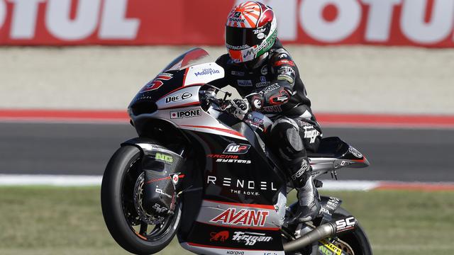 Zarco fête sa pole position comme il se doit. [Antonio Calanni]