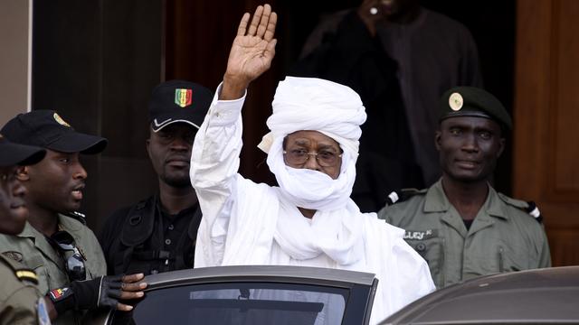 Cette photo de l'ancien dictateur tchadien a été prise le 3 juin, à l'issue d'un contrôle d'identité par le tribunal à Dakar. [AFP PHOTO - SEYLLOU]