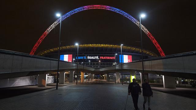 Le stade de Wembley qui accueillera le match Angleterre-France a déjà été illuminé en hommage aux victimes du drame parisien. [Niklas Halle'n]