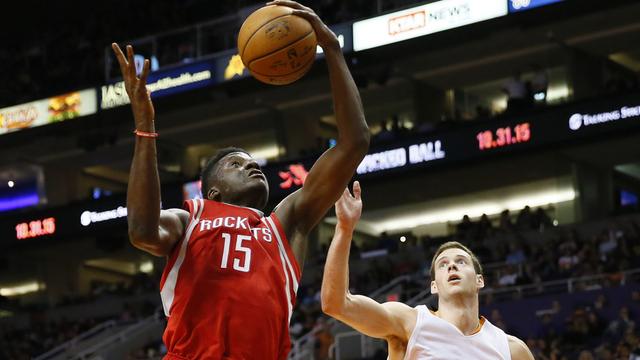 Houston a pu compter sur un excellent Capela en Arizona. [Keystone - Matt York]