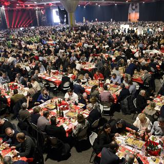 Plus de 7000 personnes étaient rassemblées en 2015 à Martigny pour le Gala du FC Sion. [Keystone - Laurent Gillieron]