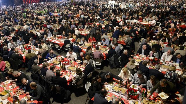 Plus de 7000 personnes étaient rassemblées en 2015 à Martigny pour le Gala du FC Sion. [Keystone - Laurent Gillieron]