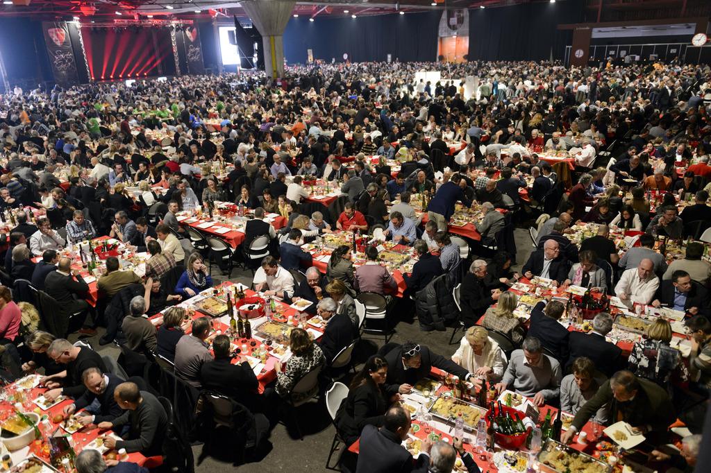 Plus de 7000 personnes étaient rassemblées en 2015 à Martigny pour le Gala du FC Sion. [Keystone - Laurent Gillieron]