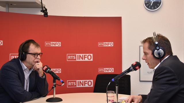 Michel Thentz face à David Eray. [RTS - Gaël Klein]