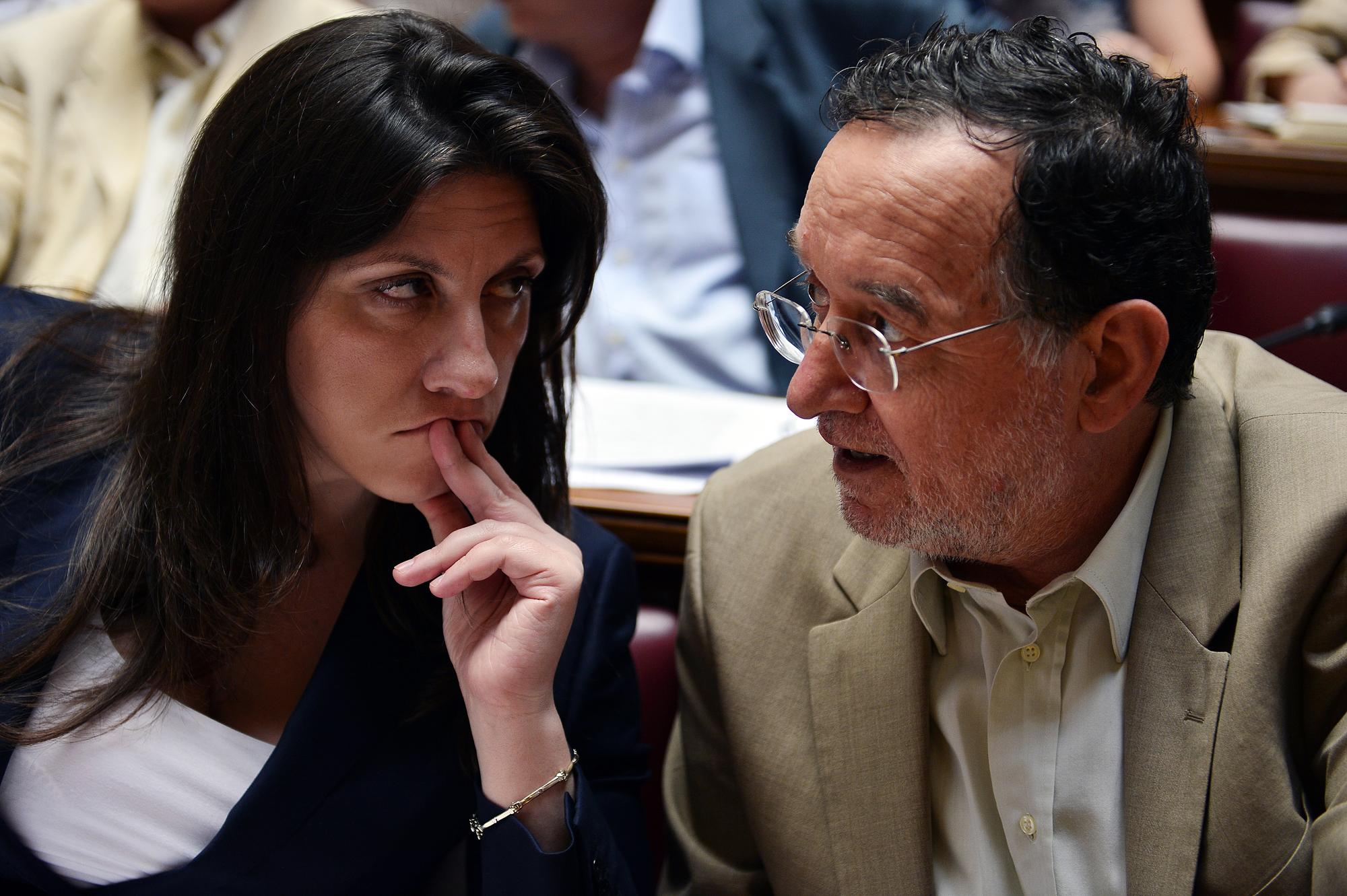 La présidente du Parlement Zoé Konstantopoulou et le ministre de l'Energie Panagiotis Lafazanis s'opposent fermement à l'accord. [AFP - Louisa Gouliamaki]