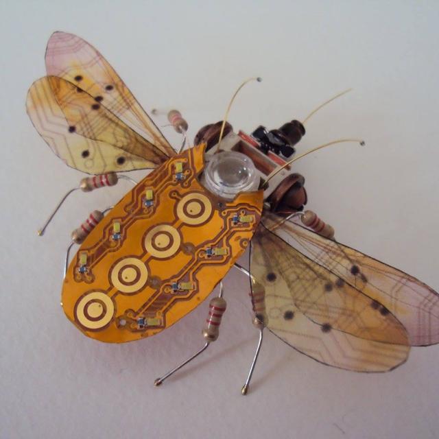 Les insectes électronique de Julie Alice Chappell. [https://juliealicechappellart.wordpress.com/]