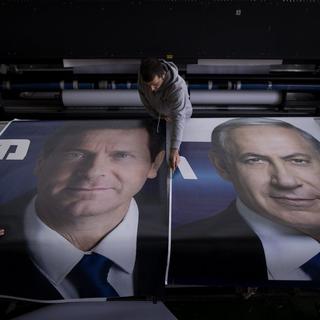 Isaac Herzog face à Benjamin Netanyahu, le duel annoncé des législatives. [EPA/Abir Sultan]