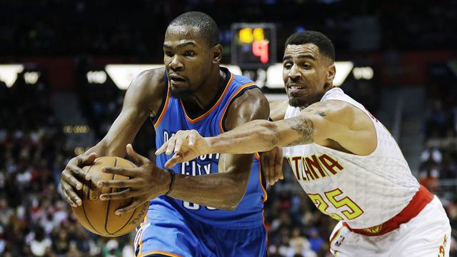 Hier dans le même camp, aujourd'hui "ennemis": Kevin Durant (à gauche) et Thabo Sefolosha. [David Goldman]