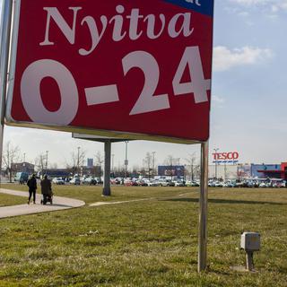 Les grandes surfaces et la plupart des centres commerciaux hongrois resteront désormais fermés le dimanche. [AP/MTI/Keystone - Gyorgy Varga]