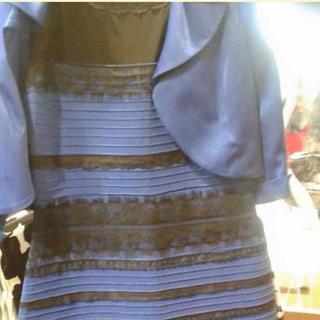 De quelle couleur est cette robe? bleue et noire ou dorée et blanche? [Twitter]