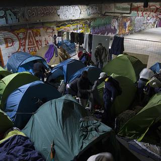 Les migrants occupent la gare d'Austerlitz à Paris. [AFP - Joel Saget]