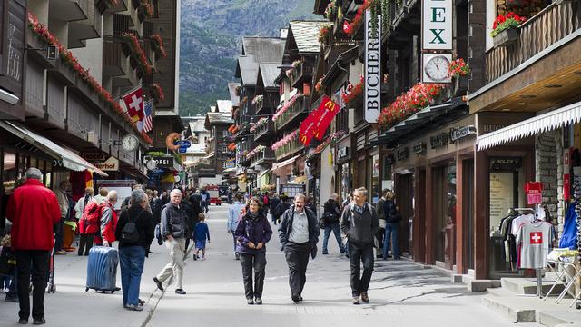 L'offensive promotionnelle de Suisse Tourisme vise prioritairement les clients indigènes. [Keystone - Jean-Christophe Bott]