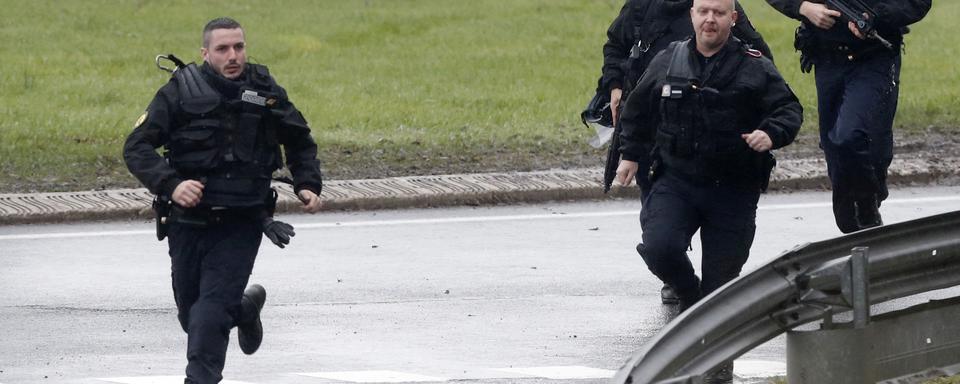 Le GIGN dément qu'il y ait des victimes.