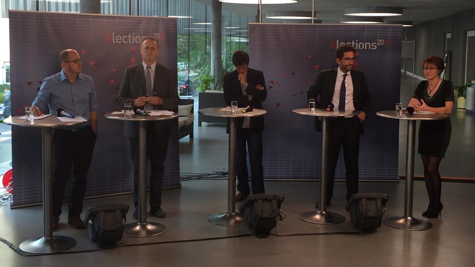 Cinq politiciens romands sont réunis jeudi à Fribourg pour débattre en direct: Gaël Bourgeois (PS-VS), Patrice Clivaz (PDC-VS), Vital Studer (Centre Gauche-PCS-FR), Fathi Derder (PLR-VD) et Fabienne Despot (UDC-VD).