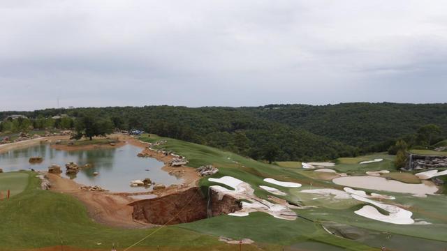 Le plus grand des trous sur le parcours d'entraînement. [Nate Papes/Springfield News-Leader via AP]