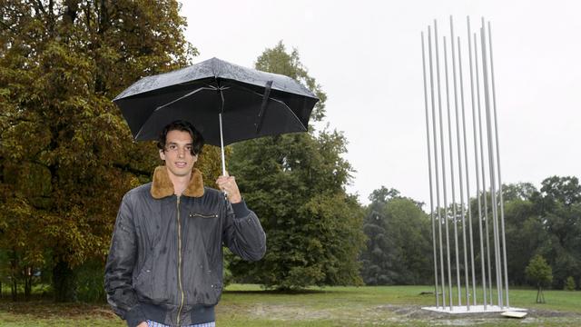 Léonard de Muralt, créateur du monument en hommage à la mémoire de Nelson Mandela, faisant écho à la cellule de la prison dans laquelle il a passé 18 ans. [Martial Trezzini]